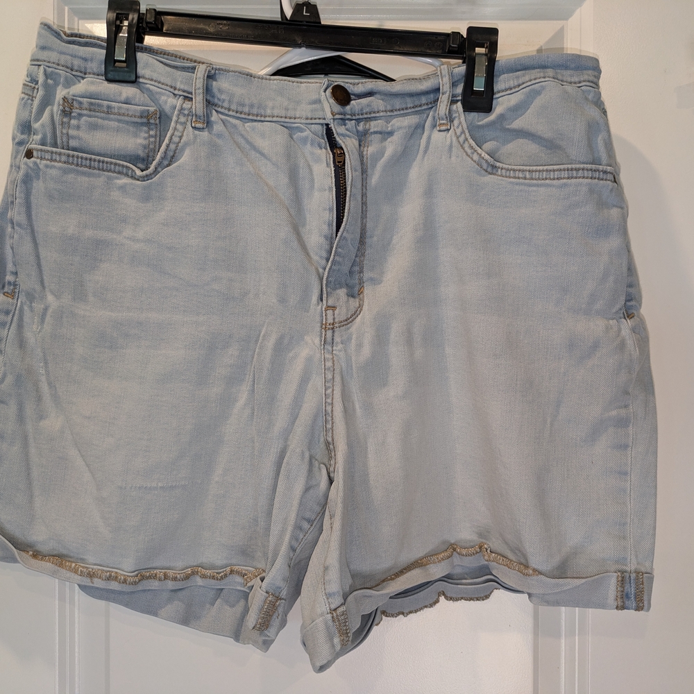 a.n.a High Rise Denim Shorts Size 18 Light Wash Cuffed Casual Summer